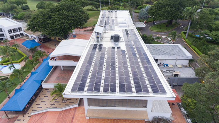 En la Corporación Tennis Golf Club se instalaron 242 paneles solares. / Foto: Juan Pablo Cohen-La Opinión