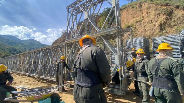 A un paso de culminar la instalación del puente de El Tarrita/Foto cortesía