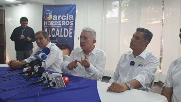 Uribe ratificó su respaldo a los candidatos del CD