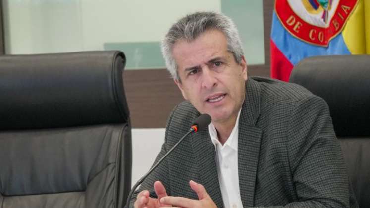 Ministro Luis Fernando  Velasco aclaró que no apoya a ningún candidato