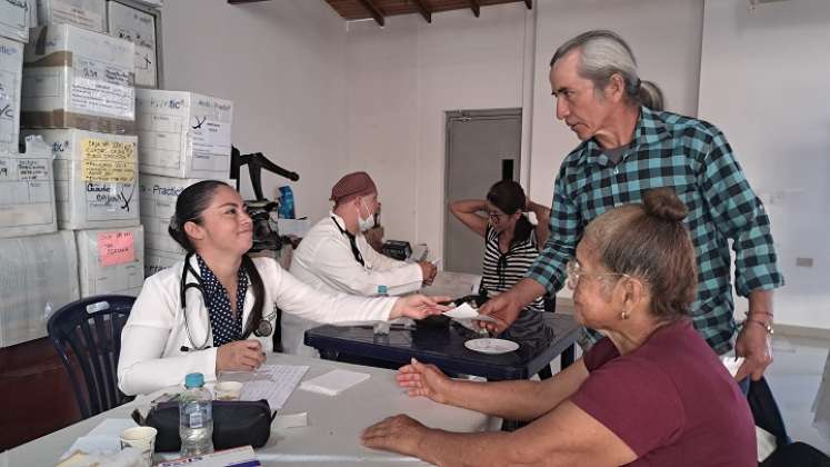 Más de 150 personas acudieron a la primera jornada de salud en el Consulado de Colombia en San Cristóbal. Fotos: Anggy Polanco / La Opinión.