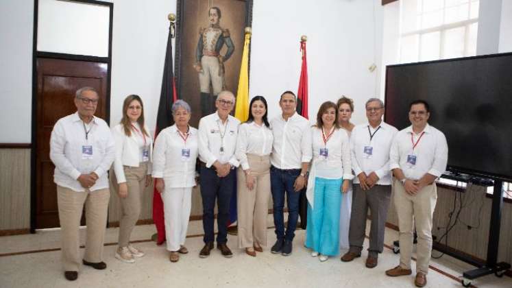 Jorge Acevedo instaló la comisión de empalme con la administración de Jairo Yáñez./Foto Juan Pablo Cohen-La Opinión