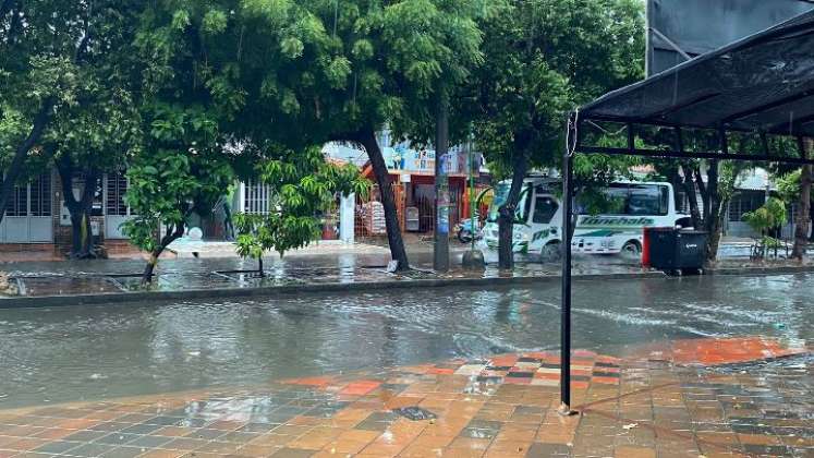 Las precipitaciones del miércoles en la madrugada inundaron completamente la ciudad. / Foto: Valentina Robles. 