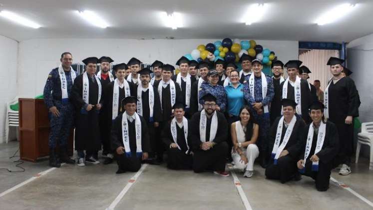 Con toga, birrete y estolas se graduaron los monitores del centro penitenciario de Cúcuta.