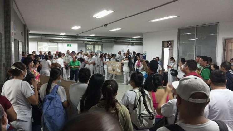 Trabajadores del hospital Meoz protestan por el atraso de sus sueldos./Foto Cortesía