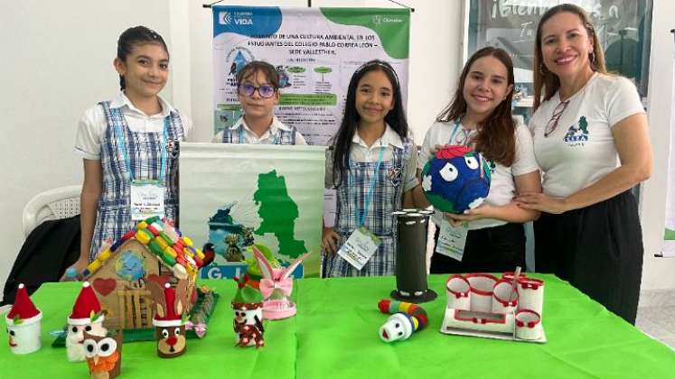 Karen Santiago, Yoeli Villalobos, María Guadalupe Saavedra, Hade Castro y Laura Vianey Barrera (Colegio Pablo Correa León de Cúcuta).
