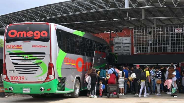 Hay autorizadas 6 empresas de transporte venezolanas para llevar pasajeros desde la Central de Transporte de Cúcuta hasta el Terminal de San Cristóbal. /Fotos: Jorge Gutiérrez / La Opinión 