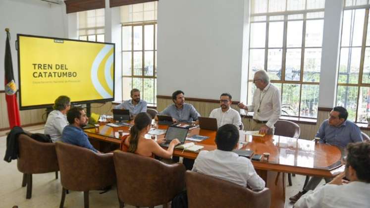 En el despacho del alcalde Jairo Yáñez se presentó el plan para el Tren del Catatumbo/Rodrigo Sandoval/La Opinión