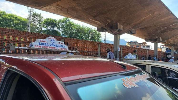 Los transportadores de las líneas ‘cinco puestos’ están autorizados para prestar su servicio en la capital nortesantandereana, entrando a la Central de Transportes de Cúcuta./Fotos La Opinión.