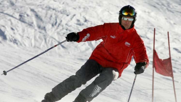 El 29 de diciembre de 2013, Schumacher sufrió un grave accidente al golpearse la cabeza mientras esquiaba junto a su familia en  los Alpes franceses.