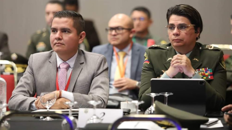 Diego Villamizar, secretario de Seguridad de Cúcuta, y Sandra Mora, comandante de la MECU, acudieron a la Cumbre de Asocapitales, en representanción de la administración municipal. 