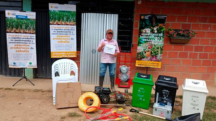 Cien familias productoras de cebolla de Ábrego, en Norte de Santander, recibieron apoyos de MinAgricultura