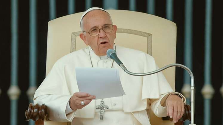 Papa Francisco padece bronquitis