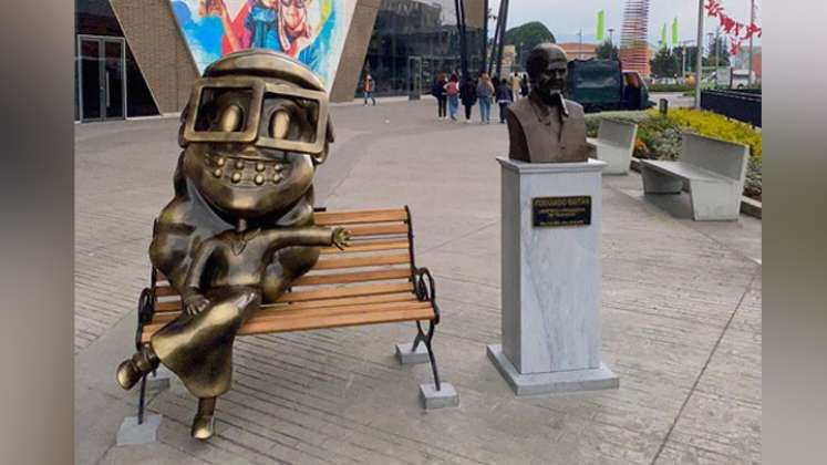 Se estrena la escultura de Betty la fea en Bogotá