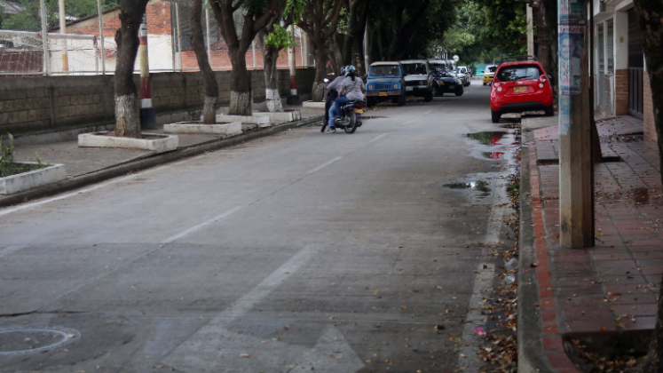 Las calles del barrio Colsag se han convertido en doble vía a causa del desvanecimiento en la demarcación vial
