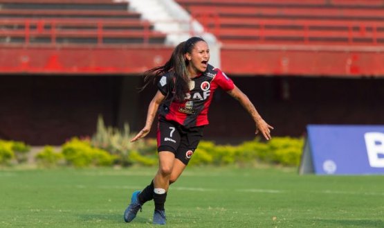 Johana Parada, durante la temporada 2023, jugó con Melgar, equipo del fútbol peruano. / Fotos cortesía
