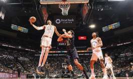  Los Spurs de San Antonio se sacudieron en la NBA de la mala campaña que vienen haciendo.