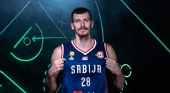 El basquetbolista serbio Borisa Simanic, recibió un golpe fuerte en el partido ante Sudán del Sur.