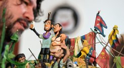 Caminantes de plastilina: artista colombiano moldea el dolor de la migración en América