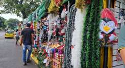 Artesanos y vendedores de adornos navideños esperan repuntar las ventas en Táchira. Fotos Anggy Polanco / La Opinión. 