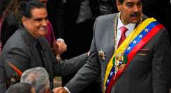 Álex Saab y Nicolás Maduro en medio de la posesión del nuevo cargo del colombo-venezolano en el gobierno. Foto: AFP