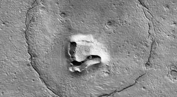 Científicos explican la curiosa foto de un "oso" en la superficie de Marte