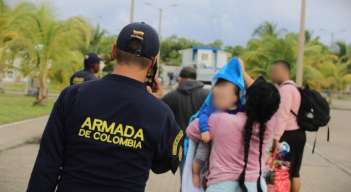 La Armada de Colombia rescató a 15 venezolanos, 6 chinos, un argentino y un colombiano al sur de la isla de San Andrés. (Fotos: Suministradas por la Armada de Colombia)