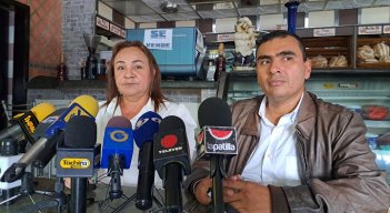El alcalde del municipio Andrés Eloy Blanco y la diputada Francis Sánchez denunciaron las irregularidades. Foto Anggy Polanco / La Opinión 