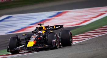Verstappen arranca con triunfo en Baréin, Pérez y Sainz completan el podio
